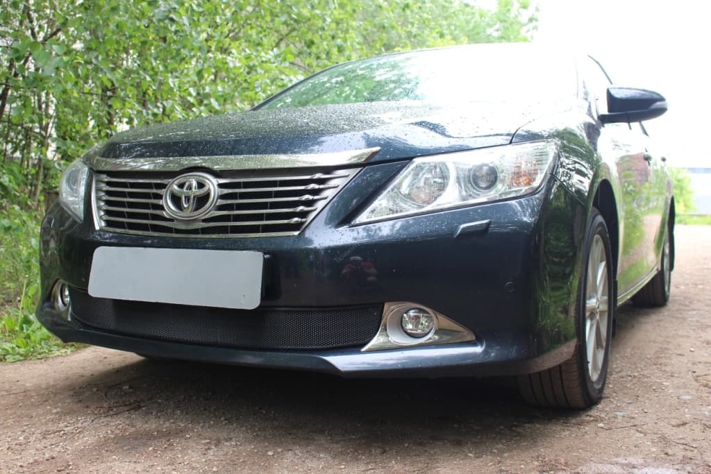 Защитная сетка радиатора ProtectGrille Premium для Toyota Camry (2011-2014 Черная)