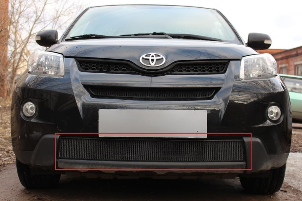 Защитная сетка радиатора ProtectGrille для Toyota Urban Cruiser (2009-2015 Черная)