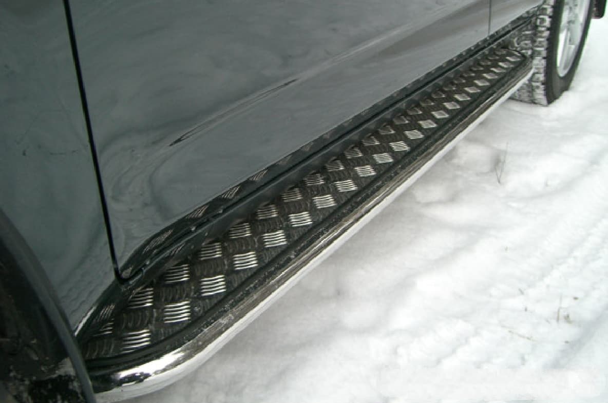 Пороги Russtal - труба 42 мм с площадкой из алюминия для Toyota RAV4