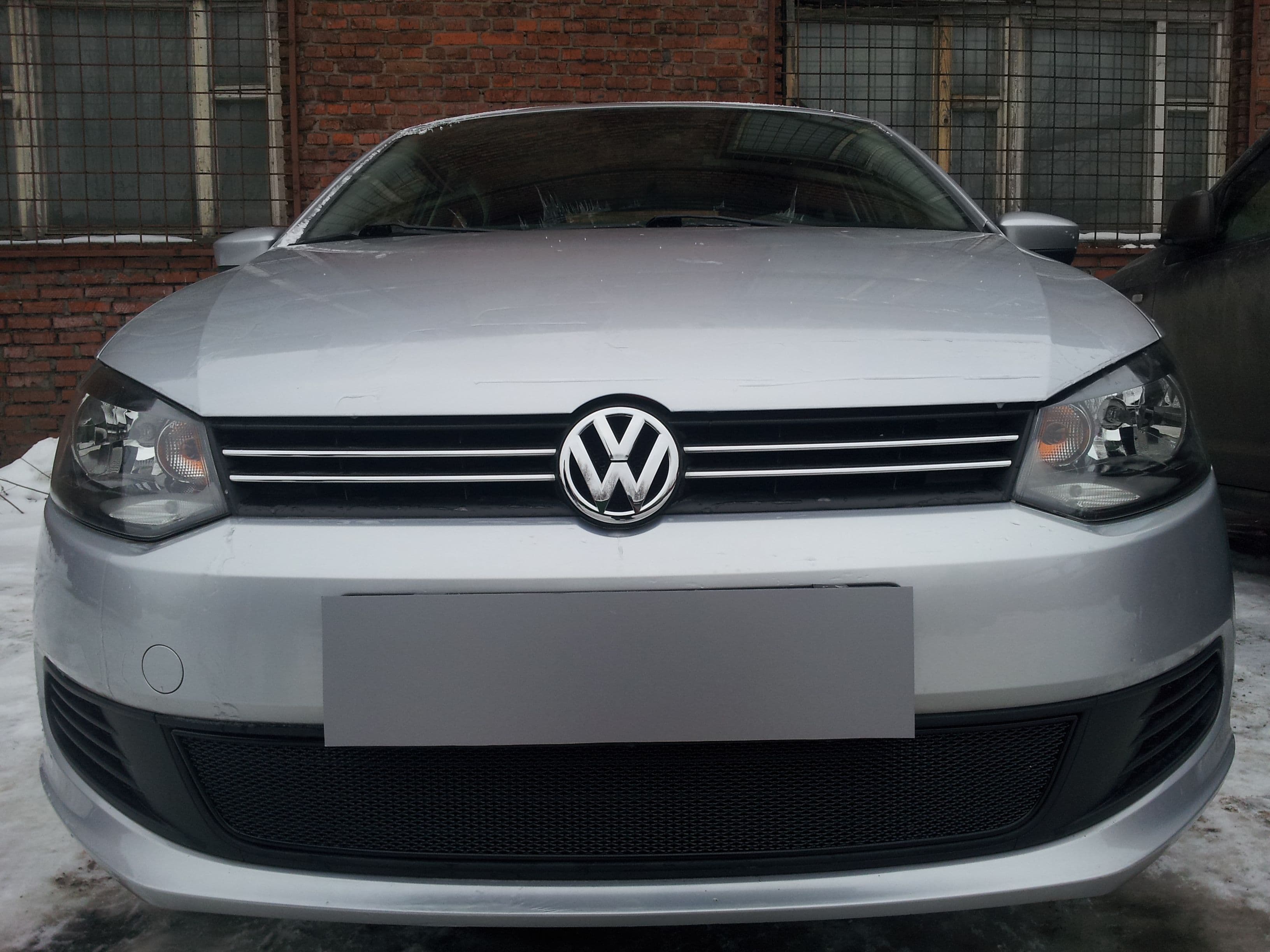 Защитная сетка радиатора ProtectGrille Premium для Volkswagen Polo седан (2010-2015 Черная)