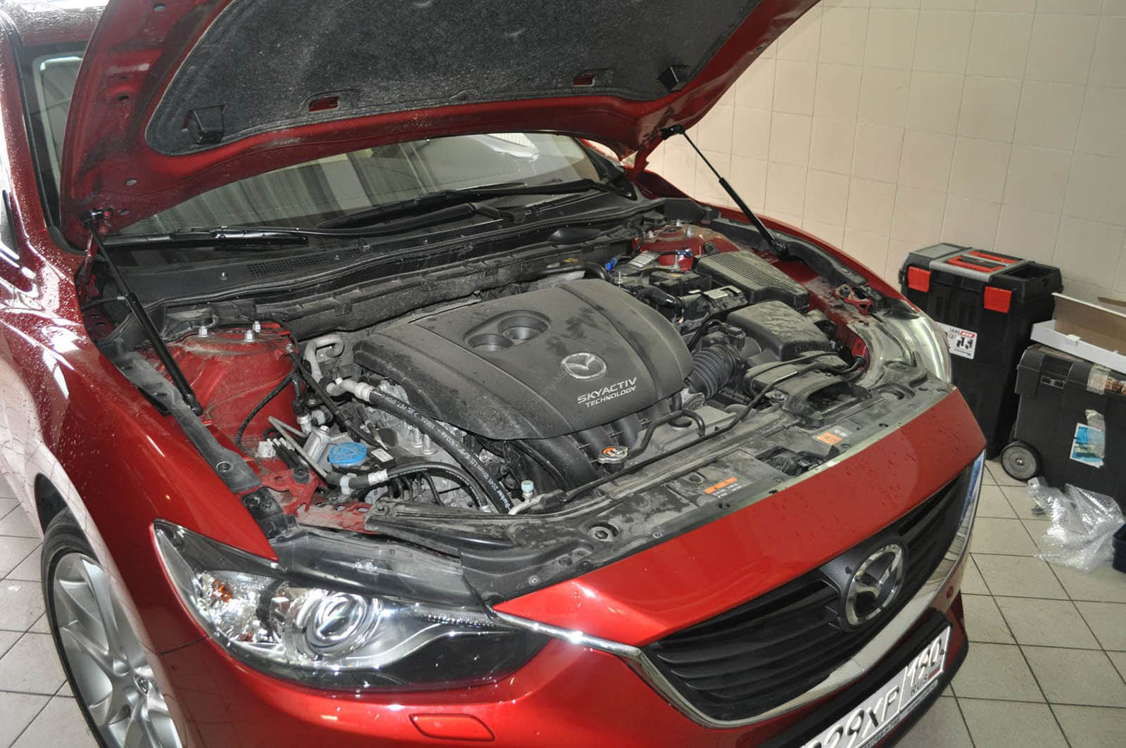 Газовые упоры (амортизаторы) капота A-ENGINEERING для Mazda 6