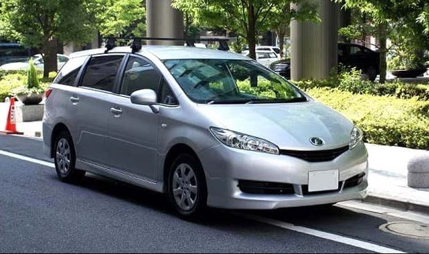 Багажник Thule SquareBar на стальных дугах для Toyota Wish (2009-2017)