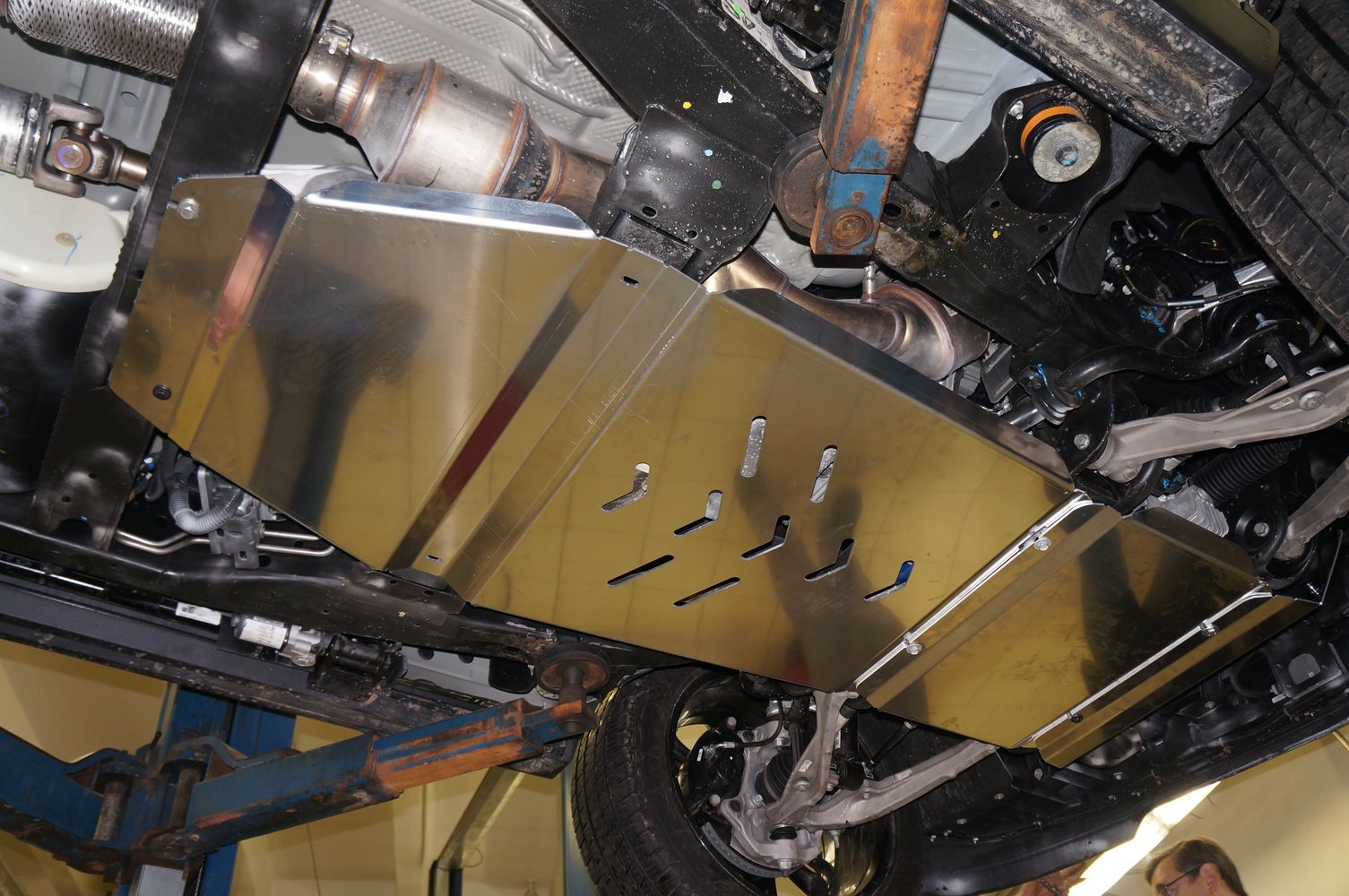 Алюминиевая защита КПП и РК  АВС-Дизайн для Chevrolet Tahoe (2015-н.в.)