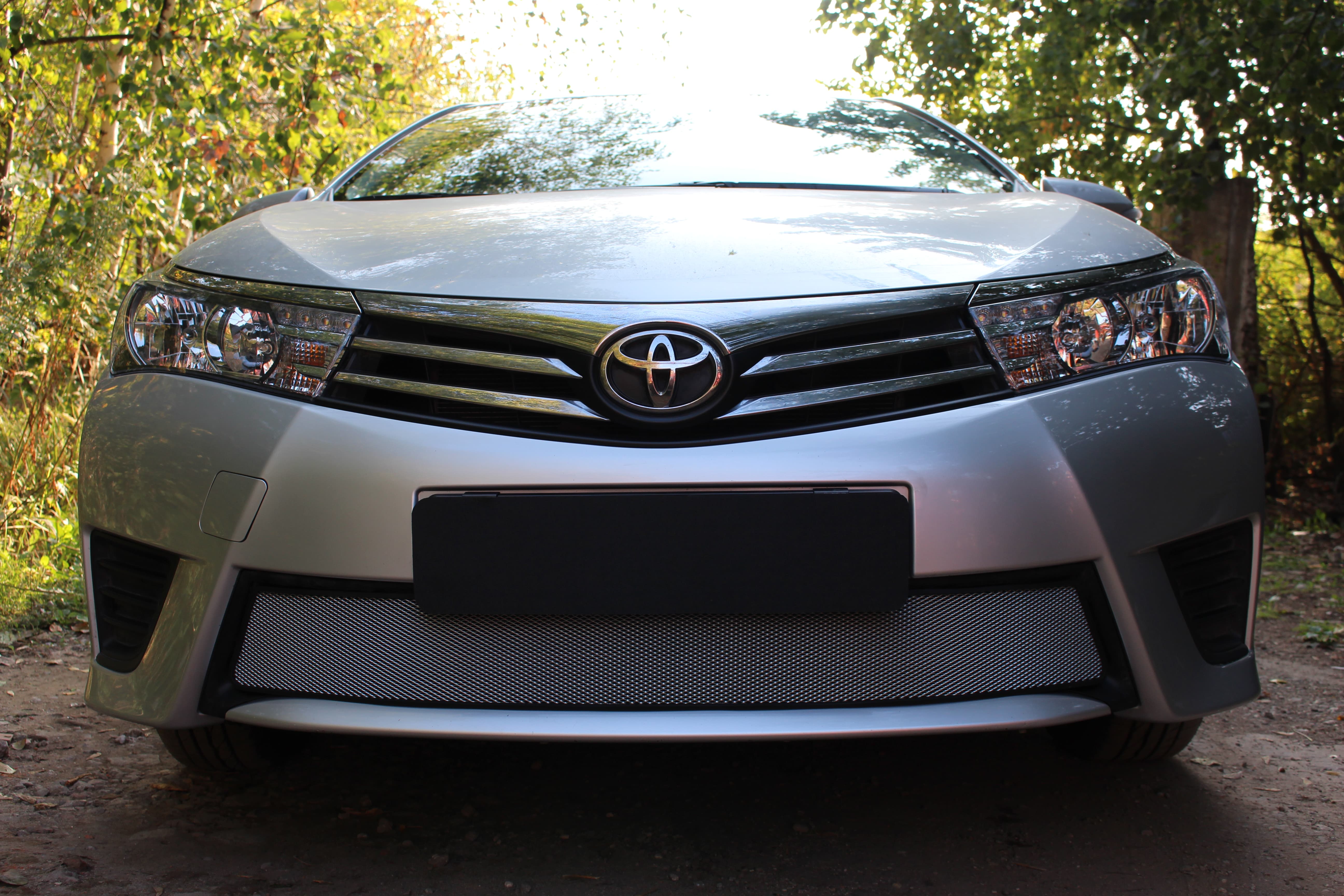 Защитная сетка радиатора ProtectGrille для Toyota Corolla (2014-2015 Хром)