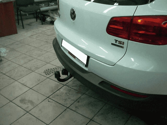 Фиксированный фаркоп Oris-Bosal для Volkswagen Tiguan (2007-2015)