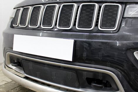 Защитная сетка радиатора ProtectGrille верхняя черная для Jeep Grand Cherokee (2018-н.в.)
