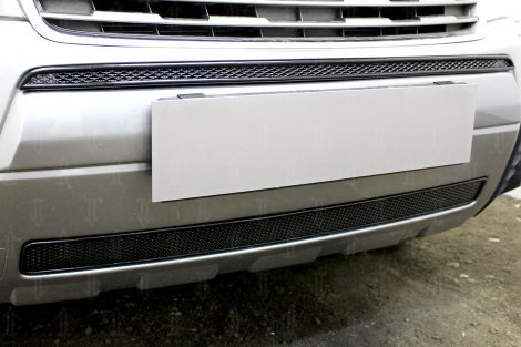 Защитная сетка радиатора ProtectGrille Premium центральная для Subaru Forester (2008-2011 Черная)