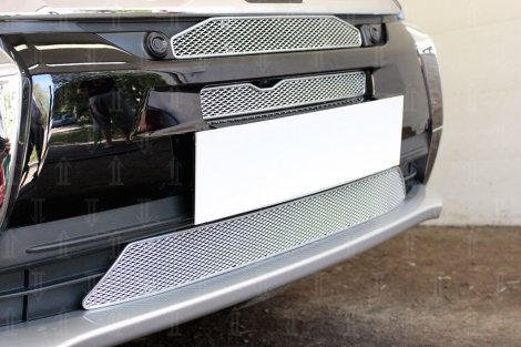 Защитная сетка радиатора ProtectGrille Premium хром с парктроником и камерой 3 части для Mitsubishi Outlander III (2015-2018)