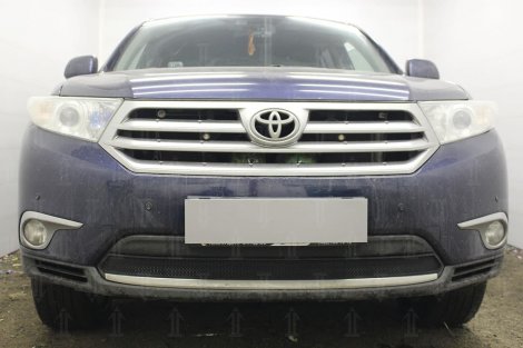 Защитная сетка радиатора ProtectGrille Standart для Toyota Highlander (2010-2013 Черная)
