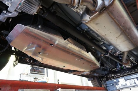 Алюминиевая защита топливного бака АВС-Дизайн для Toyota RAV 4 (2013-2018)