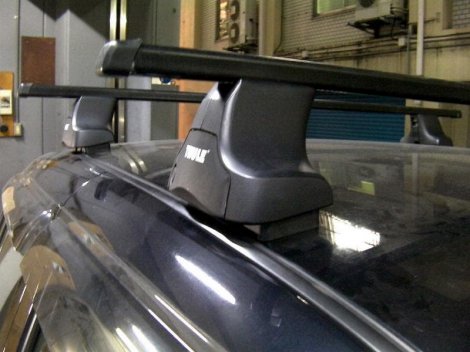 Багажник Thule SquareBar на стальных дугах для Suzuki Swift 5-дв хетчбэк (2004-2011)