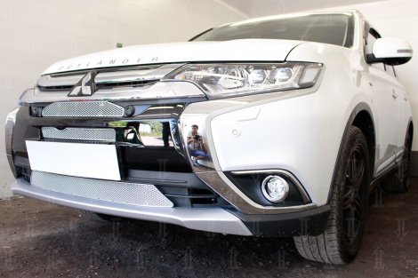 Защитная сетка радиатора ProtectGrille Premium хром с парктроником и камерой 3 части для Mitsubishi Outlander III (2015-2018)