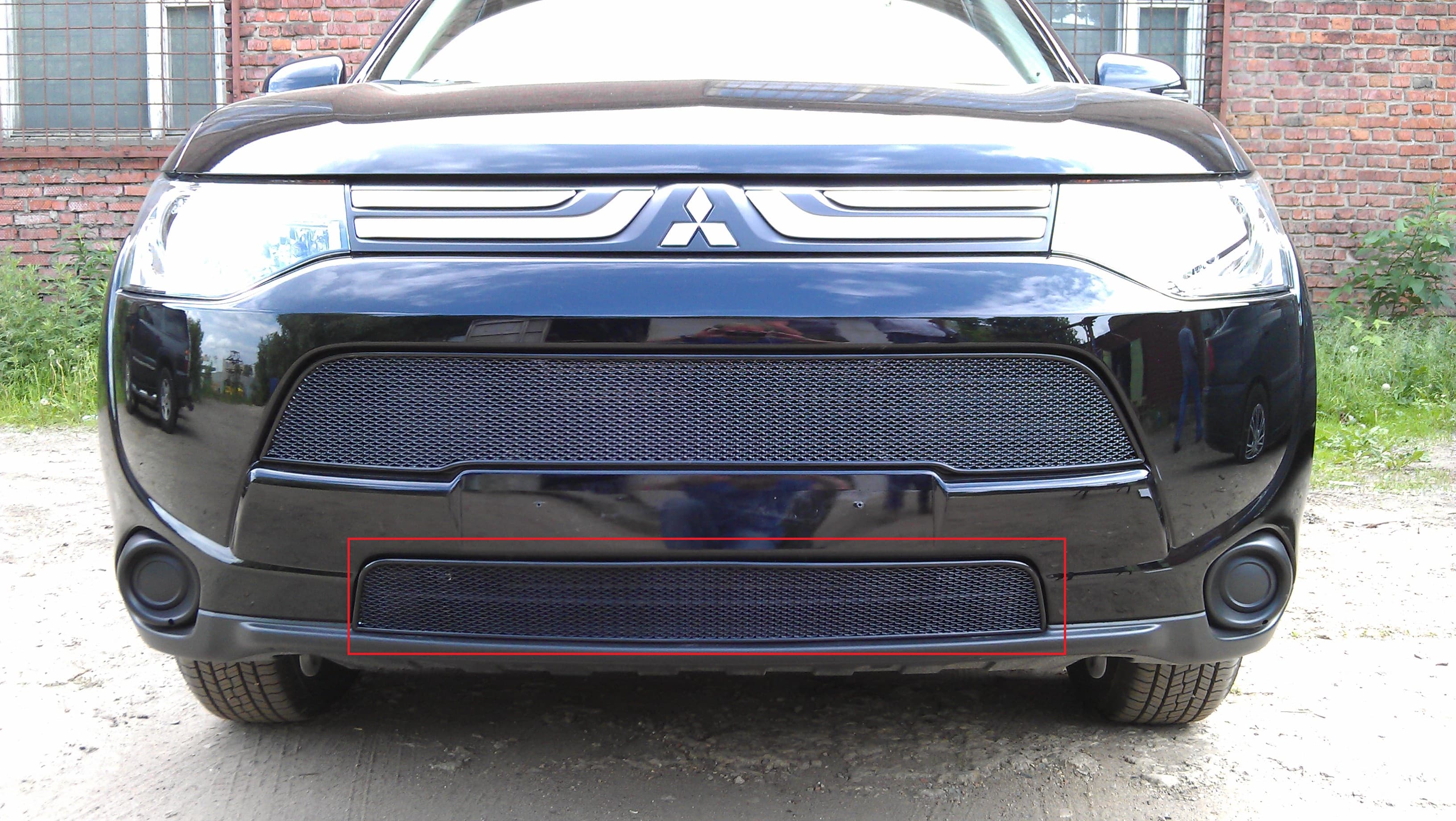 Защитная сетка радиатора ProtectGrille Premium нижняя для Mitsubishi Outlander III (2012-2014 Черная)