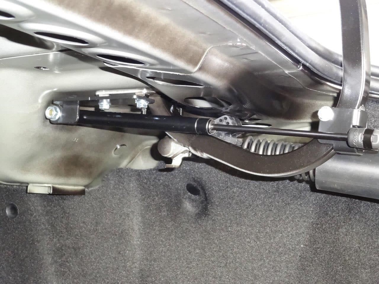 Газовые упоры (амортизаторы) багажника A-ENGINEERING с эффектом доводчика для Lada Vesta (2015-н.в.)