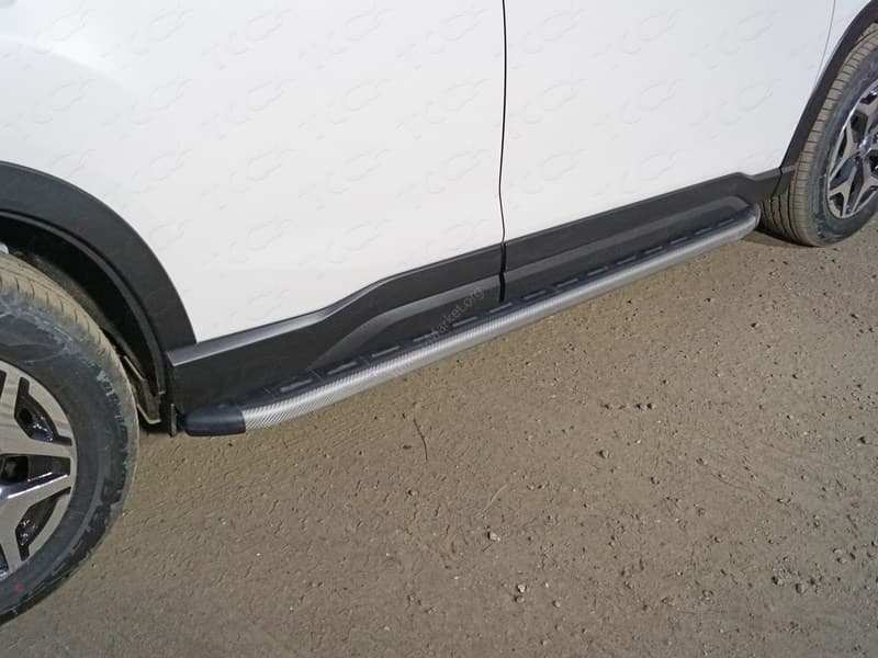 Пороги 1720мм TCC  с пластиковой накладкой (карбон серый) для Subaru Forester (2018-н.в.)
