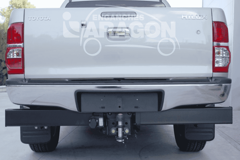 Фиксированный фаркоп Aragon для Toyota Hilux (2005-2011)