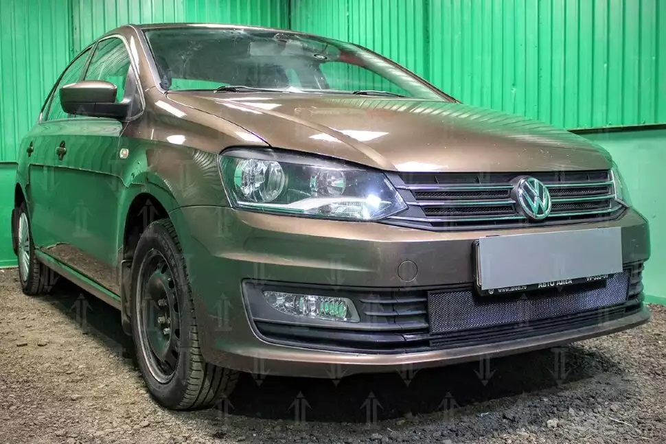 Защитная сетка радиатора ProtectGrille для Volkswagen Polo верхняя (2015-2020 черный)