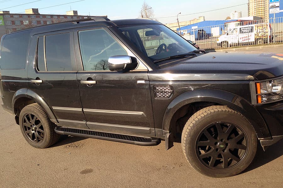 Пороги алюминиевые (Sapphire Black) для Land Rover Discovery 4