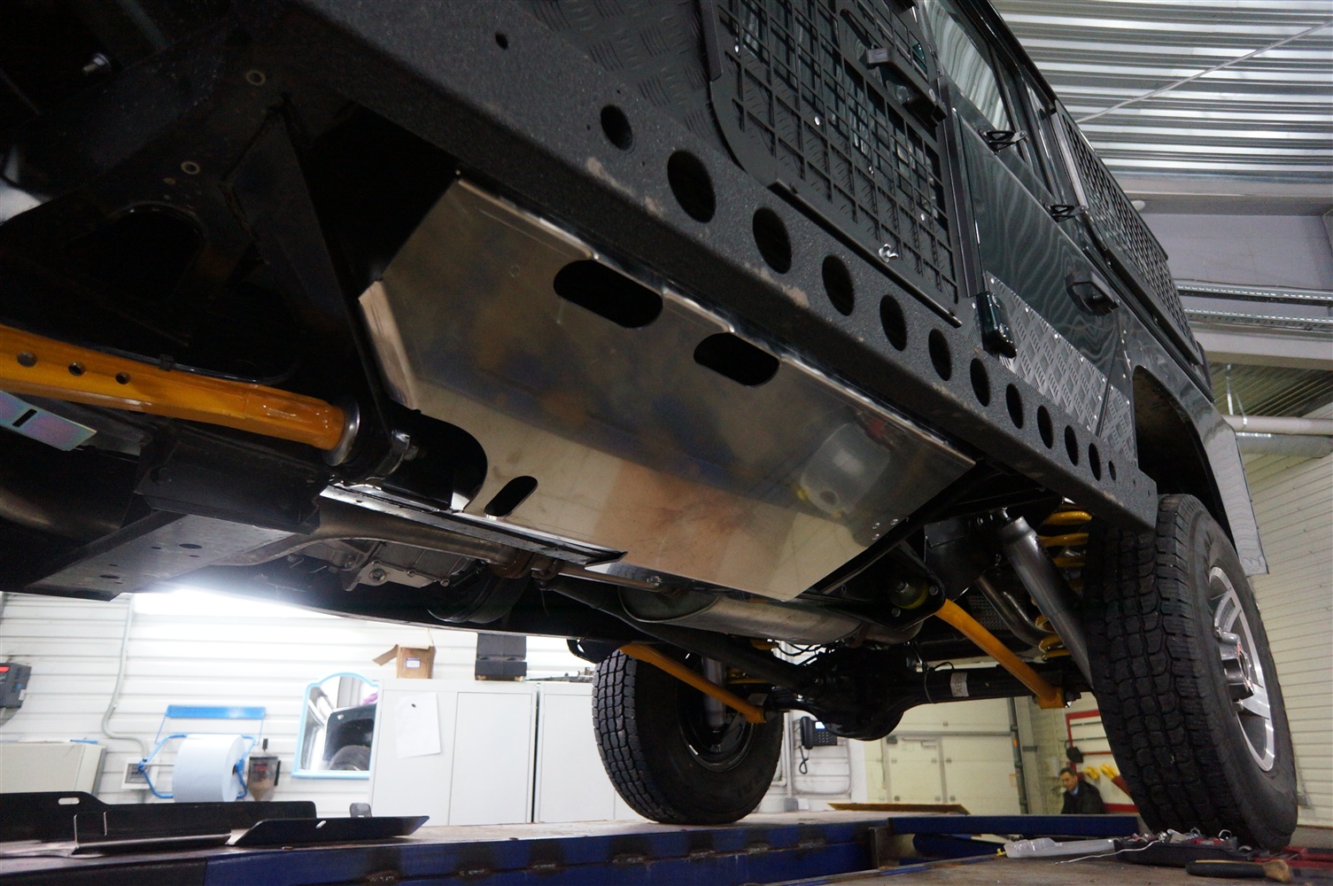 Алюминиевая защита боковая 'АВС-Дизайн', для Land Rover Defender 110