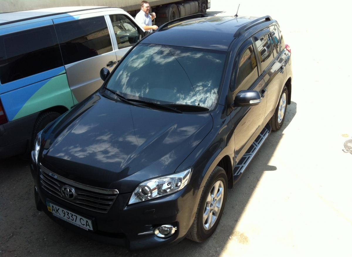 Пороги алюминиевые (Corund Silver) для Toyota RAV4
