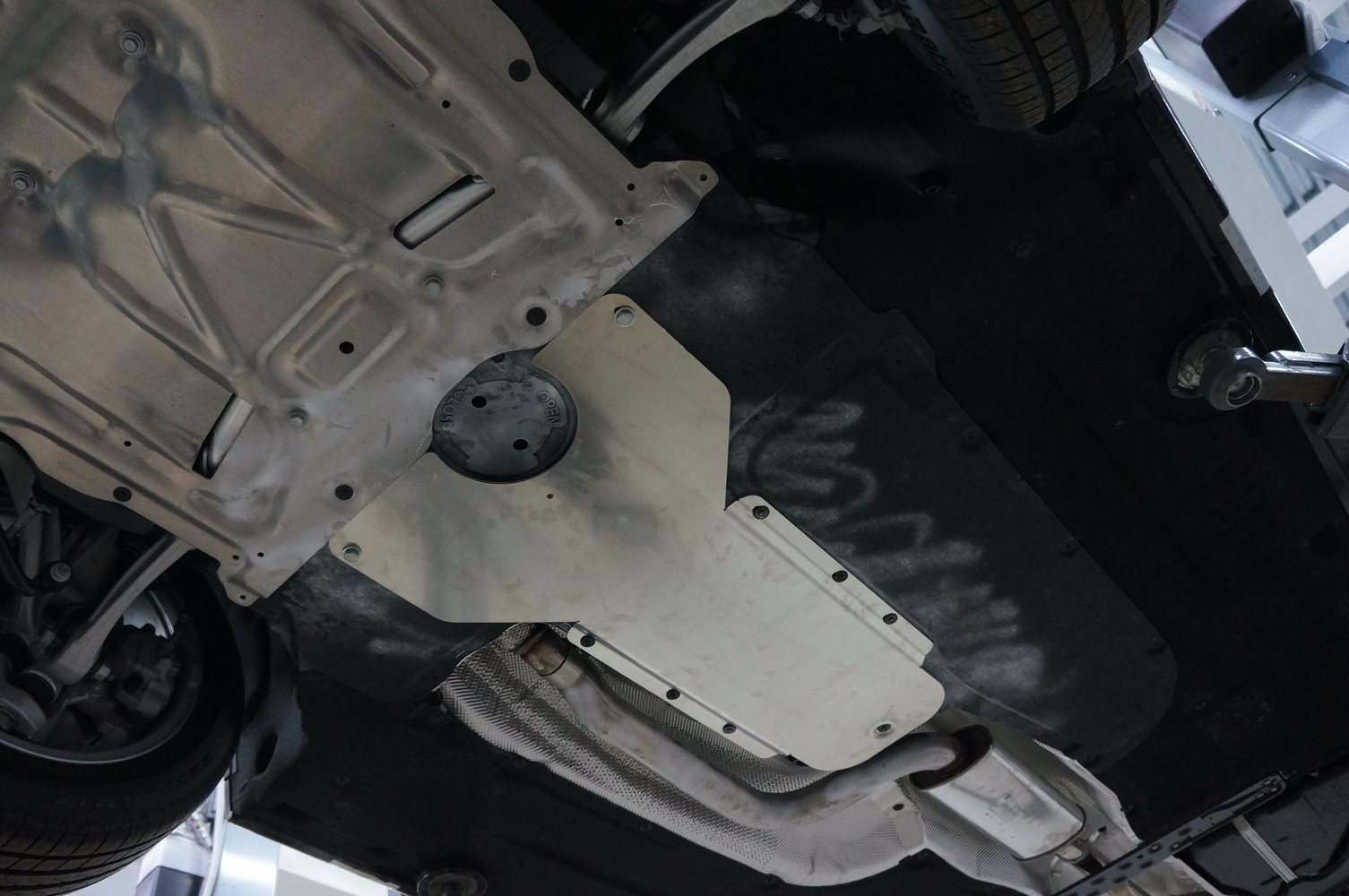 Алюминиевая защита АКПП АВС-Дизайн для BMW 5-Series (2010-2017)