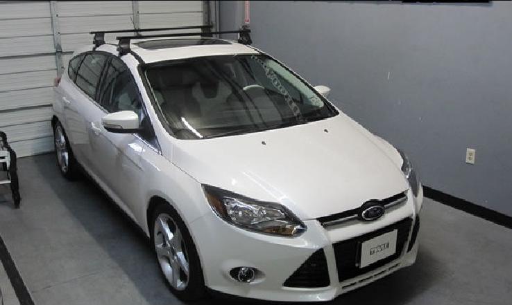 Багажник Thule SquareBar на стальных дугах для Ford Focus 5-дв хетчбэк (2011-2018)