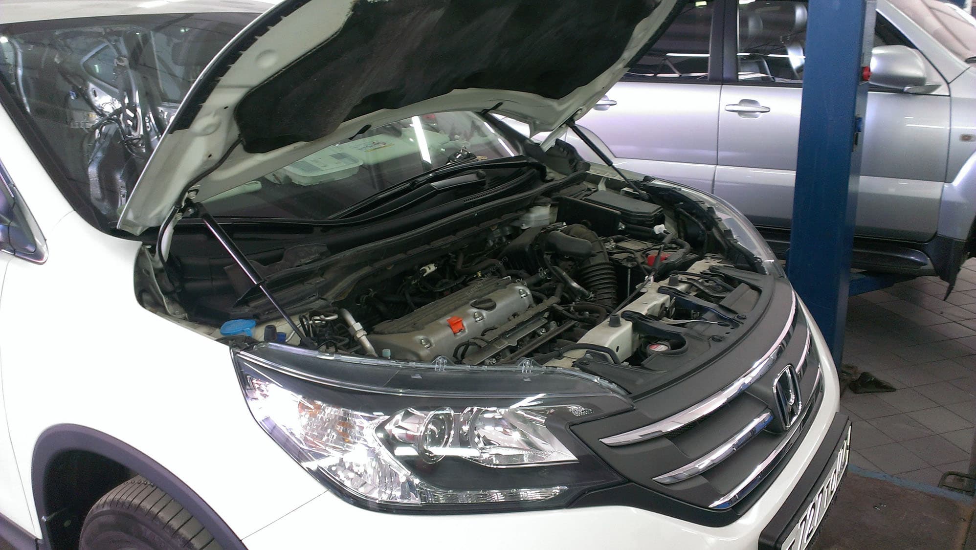 Газовые упоры (амортизаторы) капота A-ENGINEERING для Honda CR-V (2012-2019)