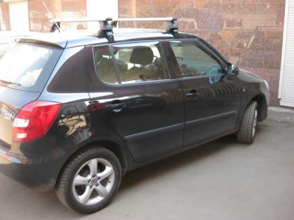 Багажник LUX на аэродинамических дугах для Skoda Fabia 5-дв хетчбэк (2007-2014)