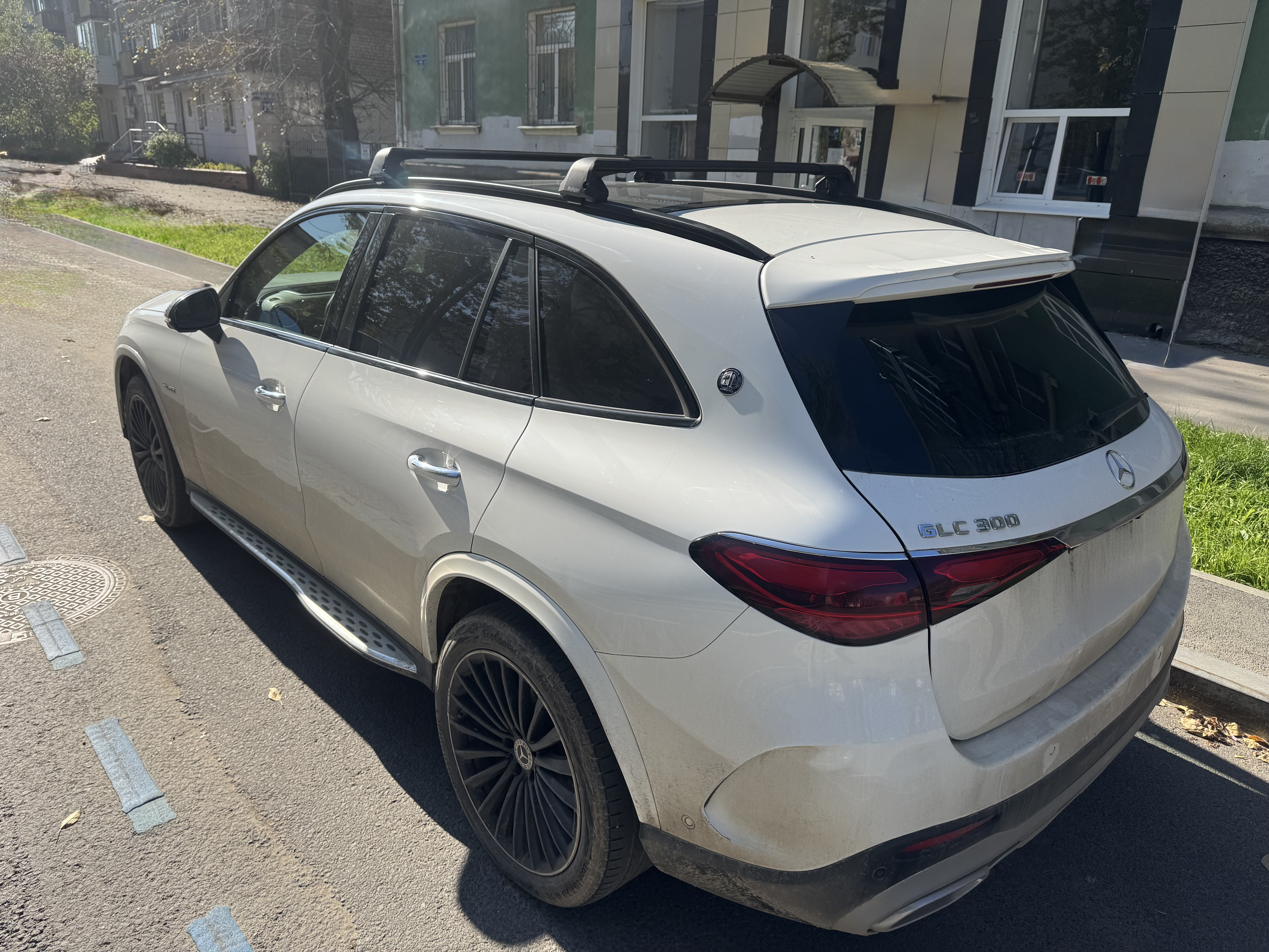 Багажник Rollster Mercury на черных аэродинамических дугах для Mercedes-Benz GLC (2015-2022)