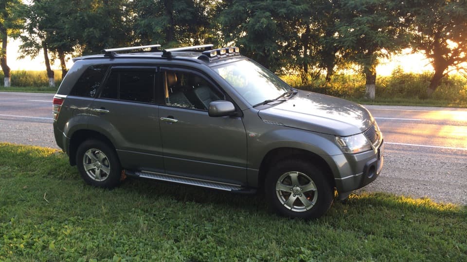 Пороги алюминиевые (Sapphire Silver) для Suzuki Grand Vitara