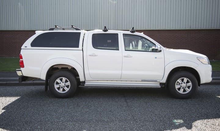 Багажник Thule SquareBar на стальных дугах для Toyota Hilux Double Cab (2006-2015)