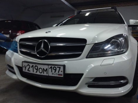 Багажник Thule WingBar Edge на интегрированных дугах для Mercedes-Benz C-class купе (2011-2014)