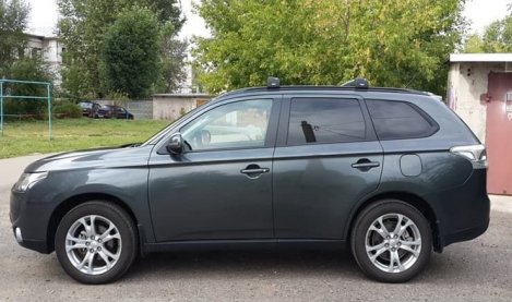 Багажник Thule WingBar Edge на интегрированных дугах для Mitsubishi Outlander