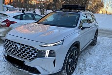 Багажником Thule WingBar Edge с лыжным креплением Thule SnowPack Extender Black на Hyundai Santa Fe