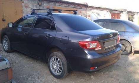 Багажник LUX на прямоугольных дугах для  Toyota Corolla седан (2007-2013)