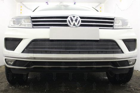 Защитная сетка радиатора ProtectGrille Premium 2 боковые части для Volkswagen Touareg (2014-н.в. Черная)