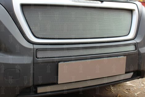 Защитная сетка радиатора ProtectGrille верхняя для Peugeot Boxer (2014-н.в. Хром)