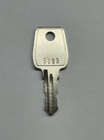 Ключ старого образца №093 для грузовых боксов Koffer