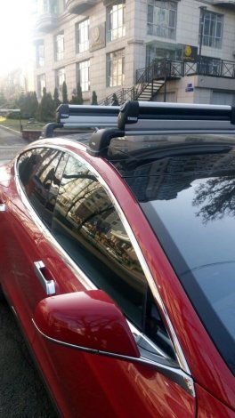 Багажник Thule WingBar Edge на интегрированных дугах для Tesla Model S (2012-2015)