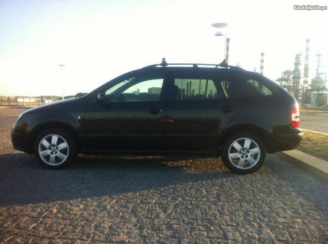 Багажник Thule SquareBar Evo на стальных дугах для Skoda Fabia универсал (2000-2007)
