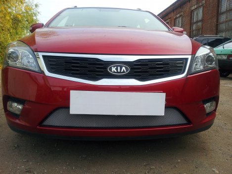 Защитная сетка радиатора ProtectGrille для KIA Ceed II (2010-2012 Хром)