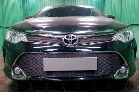 Защитная сетка радиатора ProtectGrille Premium нижняя для Toyota Camry (2015-н.в. Черная)