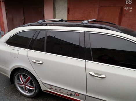 Багажник Thule WingBar Edge на интегрированных дугах для Skoda Superb универсал (2008-2015)
