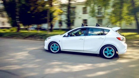 Багажник LUX на аэродинамических дугах для Mazda 3 5-дв хетчбэк (2003-2013)