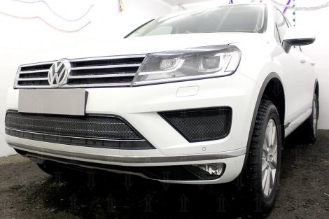 Защитная сетка радиатора ProtectGrille Premium нижняя часть для Volkswagen Touareg (2014-н.в. Черная)
