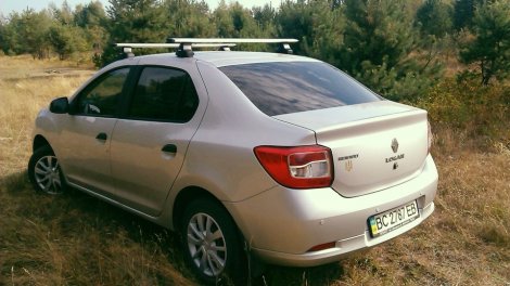 Багажник Thule WingBar на аэродинамических дугах для Renault Logan