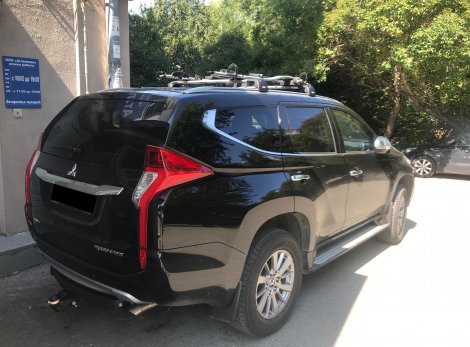 Багажник Thule WingBar Edge на интегрированных дугах для Mitsubishi Pajero Sport