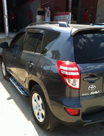 Пороги алюминиевые (Corund Silver) для Toyota RAV4
