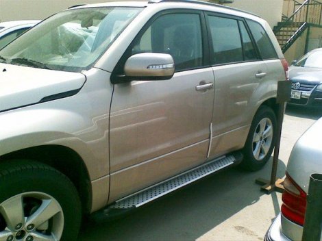 Пороги алюминиевые (Sapphire Silver) для Suzuki Grand Vitara