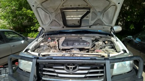 Газовые упоры (амортизаторы) капота A-ENGINEERING для Toyota Hilux (2005-2015)